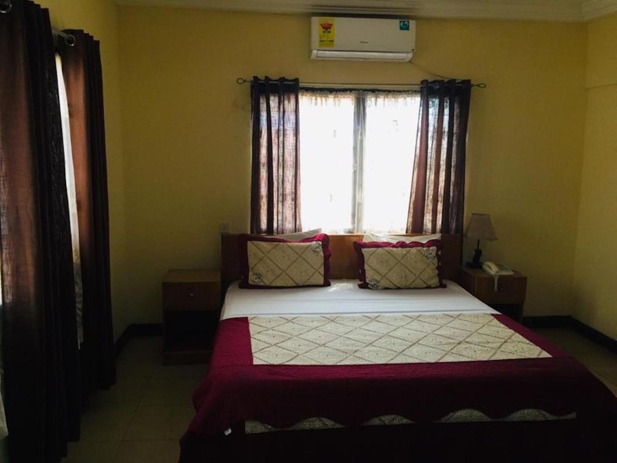 Room In Bb - Double Room With Sitting Area Accra Buitenkant foto